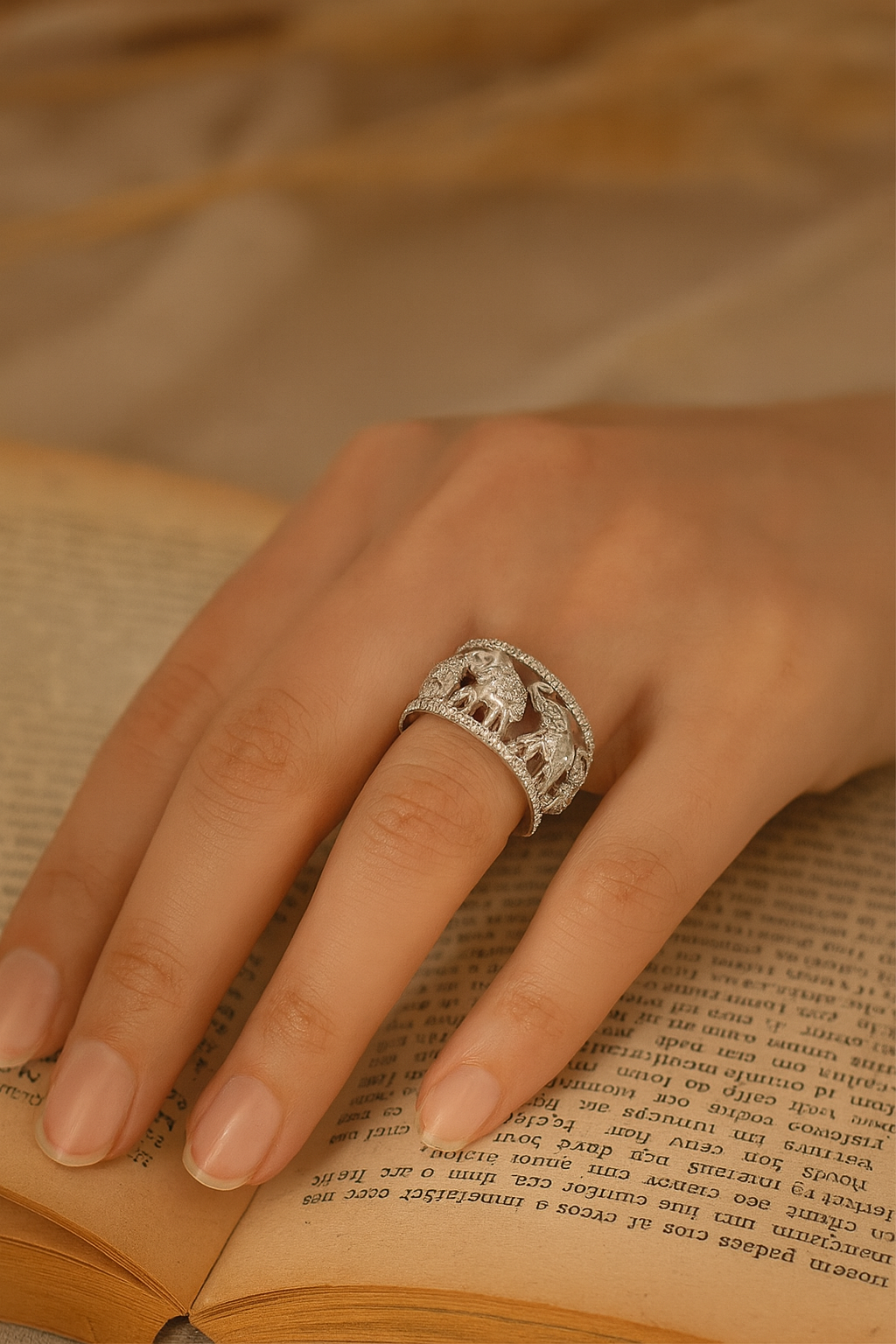 Safari Ele Band Ring